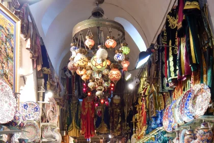 Три дни, два континента, едно шумно, вълшебно семейство: Нашите 72 часа в Истанбул (и защо Капалъ чарши не е най-хубавото)