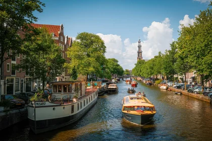 Когато каналите станаха нашата площадка: Един истински семеен уикенд в Амстердам