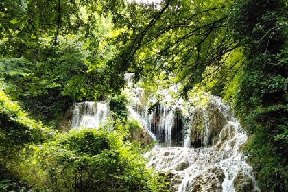 Когато водата запее: Какво ни научиха Крушунските водопади и техните минерални басейни за чудото, търпението и защо въпреки всичко тръгваме