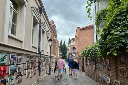 „Изгубихме се в Брюж — и точно тогава се случи магията“: Един истински пътеводител за приказния белгийски град за романтици