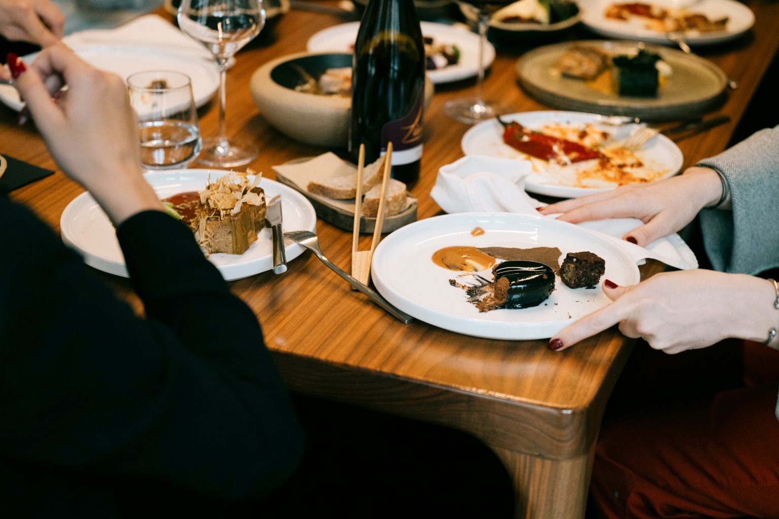 Шепотът на масата: Поглед отвътре към скритата fine dining сцена на София